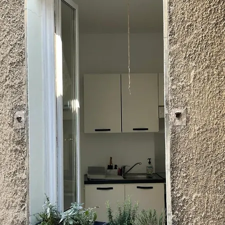 Le Lys Επερνέ